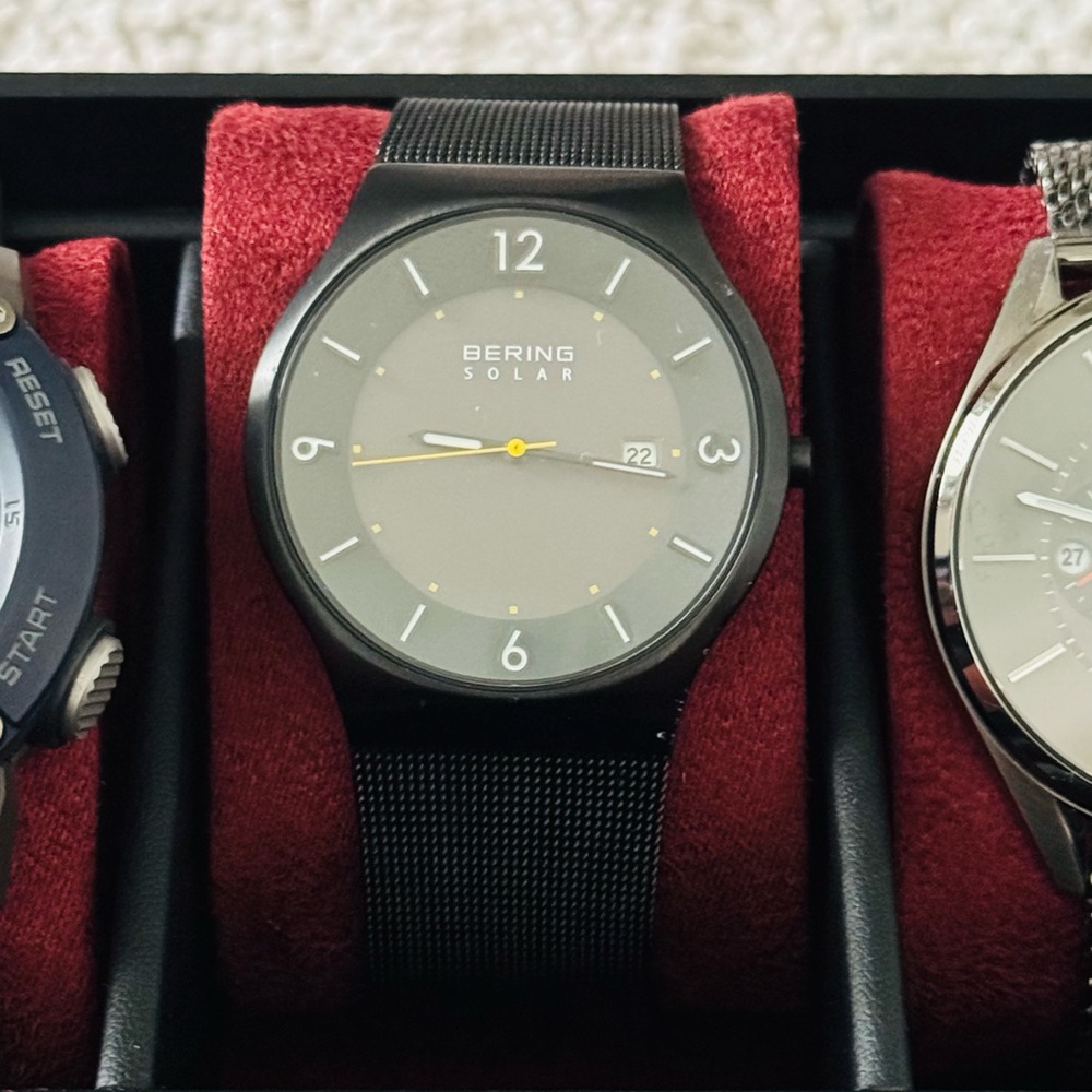 Bering Solar Black Watch